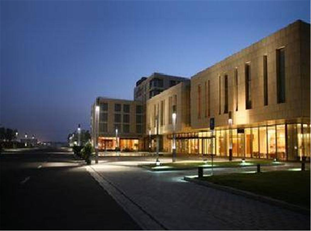 Howard Johnson Plaza Lingang Shanghai Nanhui Eksteriør billede