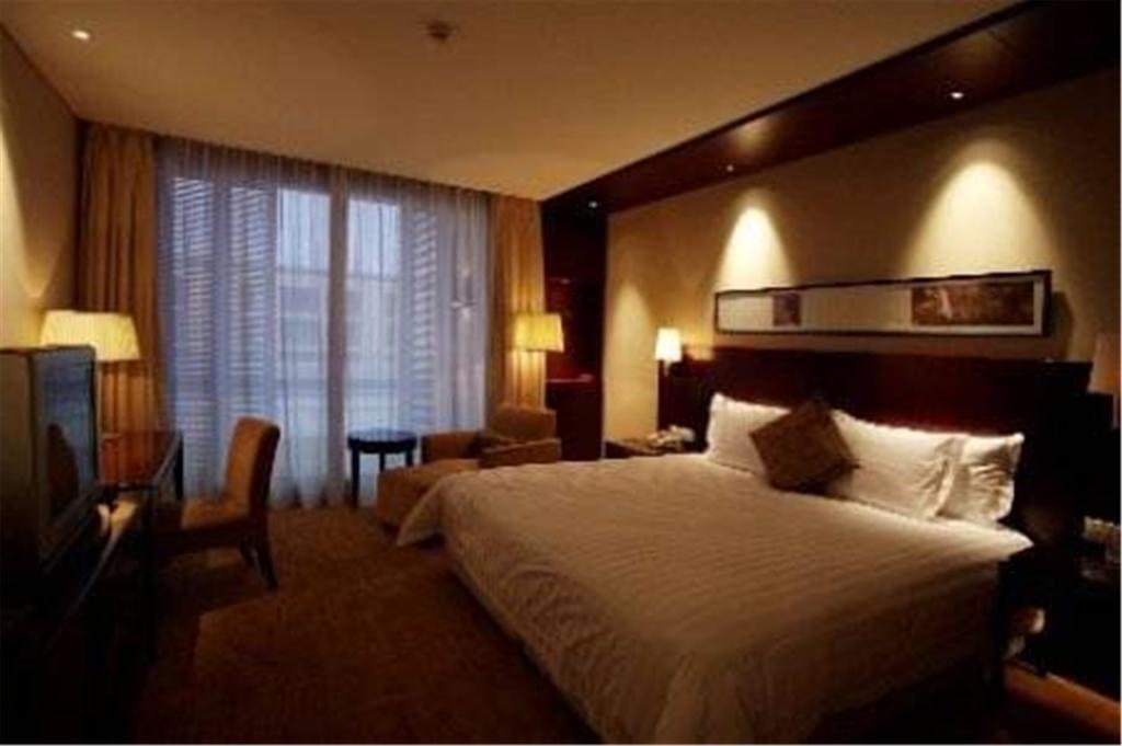 Howard Johnson Plaza Lingang Shanghai Nanhui Værelse billede