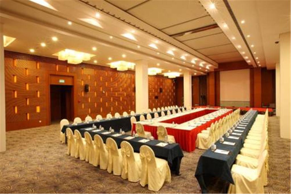 Howard Johnson Plaza Lingang Shanghai Nanhui Eksteriør billede