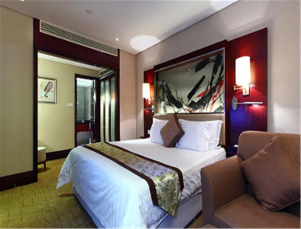 Howard Johnson Plaza Lingang Shanghai Nanhui Eksteriør billede