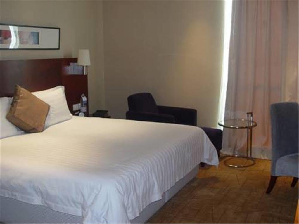 Howard Johnson Plaza Lingang Shanghai Nanhui Eksteriør billede
