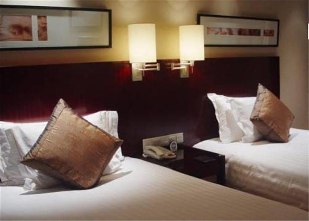 Howard Johnson Plaza Lingang Shanghai Nanhui Eksteriør billede