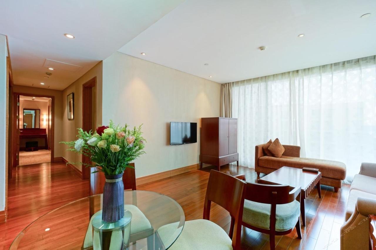 Howard Johnson Plaza Lingang Shanghai Nanhui Eksteriør billede