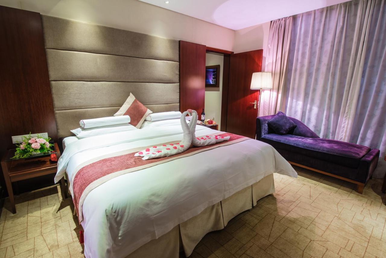 Howard Johnson Plaza Lingang Shanghai Nanhui Eksteriør billede